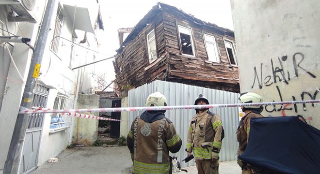Metruk binada kısmi çökme meydana geldi