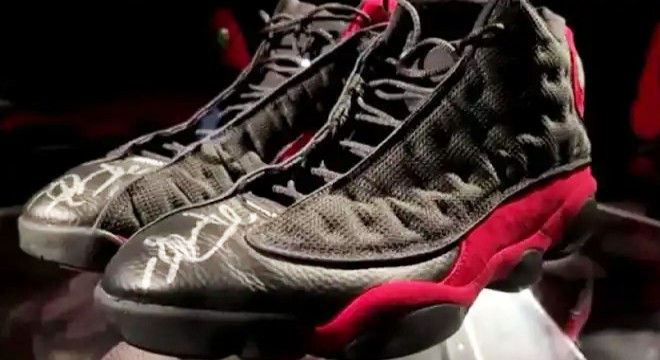 Michael Jordan'ın ayakkabısı rekor fiyata satıldı