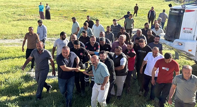 Minibüs ile kamyon çarpıştı: 2 ölü, 3 yaralı
