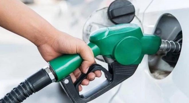 Motorine bugün zam geldi, indirim de yolda