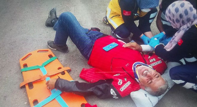 Motosiklet devrildi, sürücü yaralandı