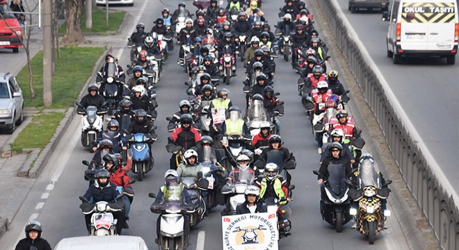 Motosikletli kuryelerden 'Trafikte biz de varız' eylemi