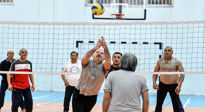 Muratpaşa'da mahalleli sporda buluşuyor