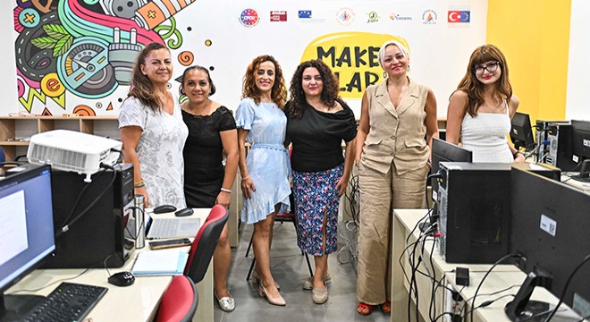 Muratpaşa'dan kadınlara dijital çağ eğitimi