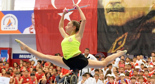 Muratpaşa'dan spor altyapısına destek