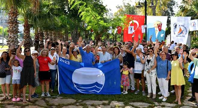 Muratpaşa'nın tüm plajları mavi bayraklı