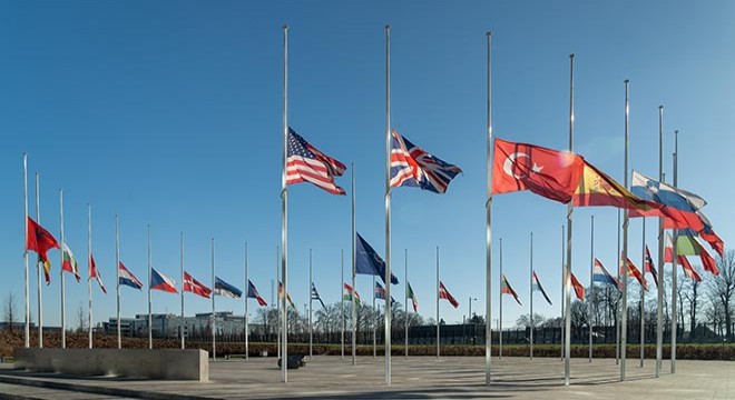 NATO’da bayraklar yarıya indirildi