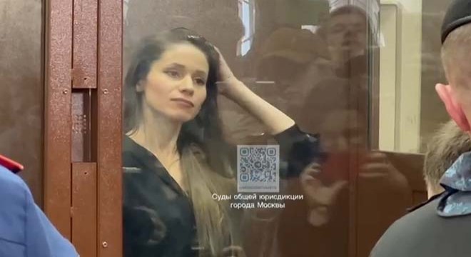 Navalni’nin vakfı için çalıştığı iddia edilen gazetecinin tutukluluğuna devam