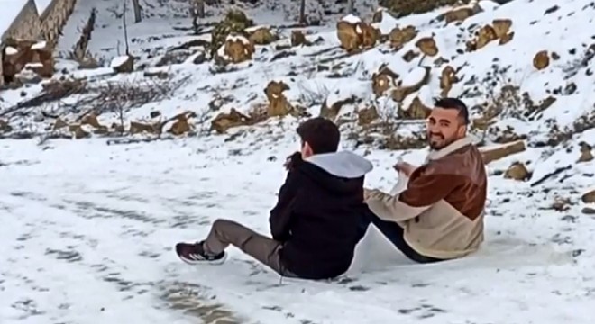 Naylonla karda kayarken su kanalına düştü