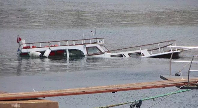 Nijerya'da yolcu teknesi battı: 37 ölü