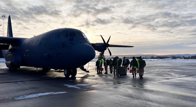 Norveç'in 'uçan ambulansı' depremzedelere yardım ediyor