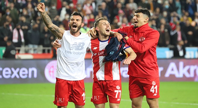 Nuri Şahin, selefi Yanal'ı solladı
