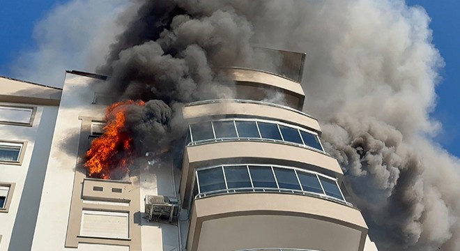 Ocakta unuttuğu yağ, yangına neden oldu