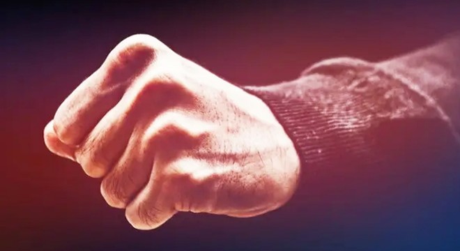 Öfkeli veli okulu bastı: Çocukların yanında küfür ve saldırı