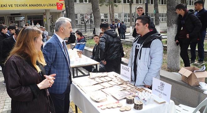 Öğrencilerden 'Deprem Kardeşliğimizi Yıkamaz' kermesi