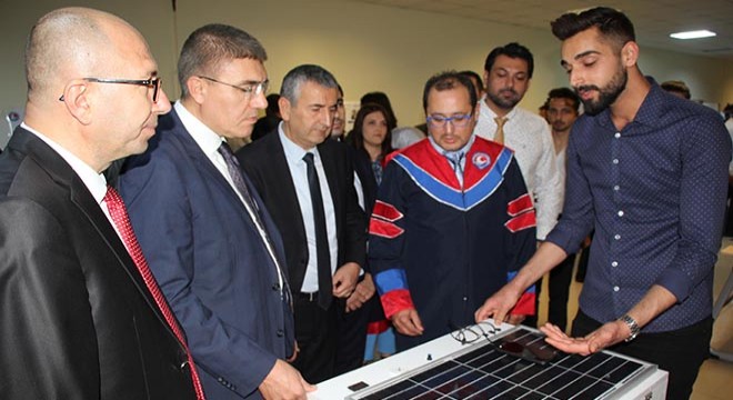 Öğrencilerden bitirme projesi sergisi