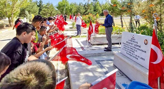 Öğrencilerden şehitlik ziyareti