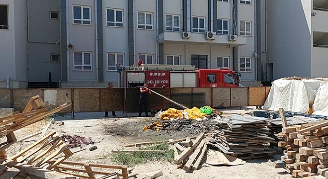 Okul inşaatında yangın paniği