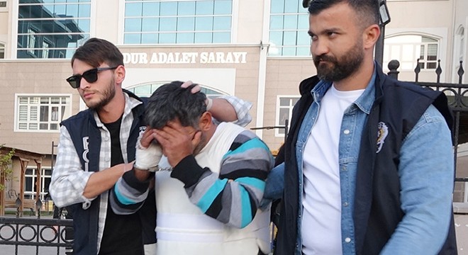 Öldürdükten sonra kan izlerini silmek için temizlik yapmış