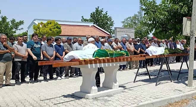 Öldürülen anne ile kızı toprağa verildi