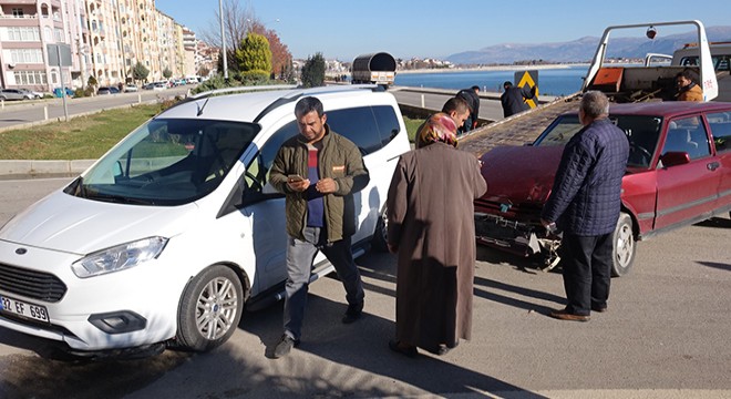 Önce otomobile sonra TIR'a çaptı
