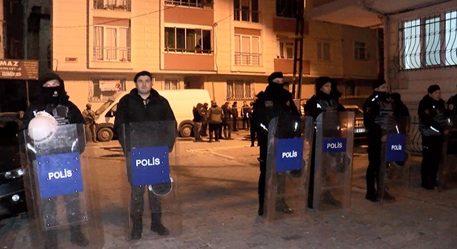 Operasyon düzenleyen polise silahla ateş açıldı; 3 yaralı