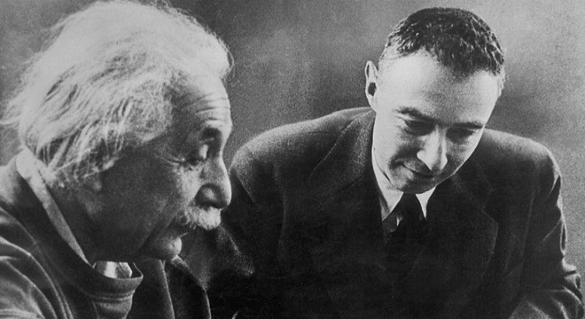 Oppenheimer ve Einstein'ın karmaşık ilişkisi