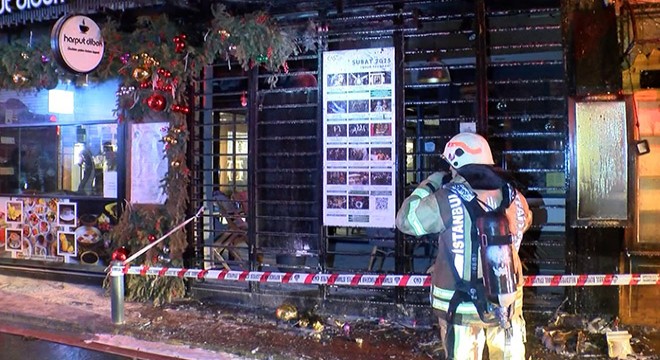 Otelin dış cephesinde çıkan yangın söndürüldü