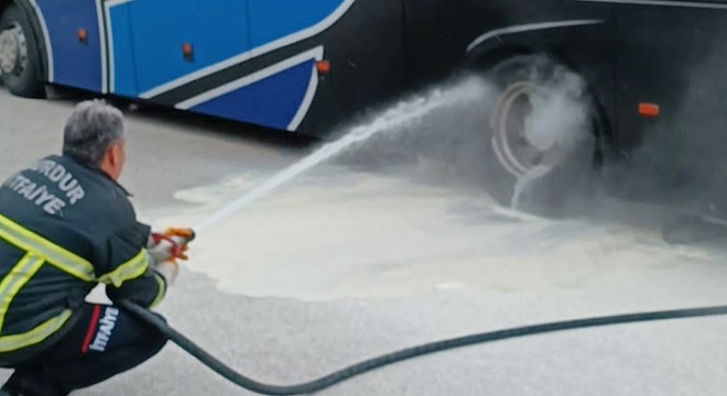 Otobüsün balataları yandı