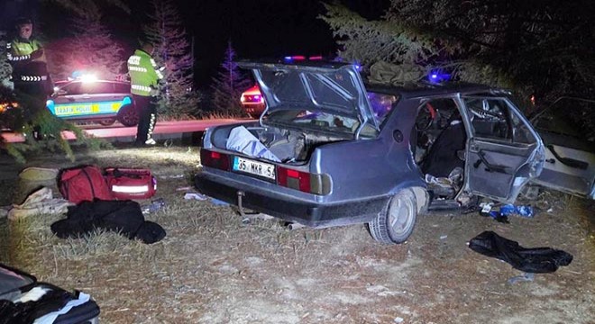 Otomobil domuza çarptı: 5 yaralı