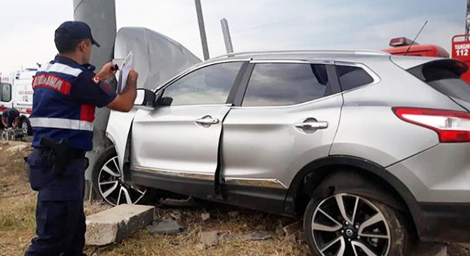 Otomobil ile cip çarpıştı: 3'ü çocuk 8 yaralı