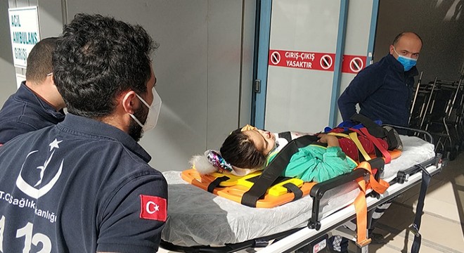 Otomobilin çarptığı küçük Fatma yaralandı