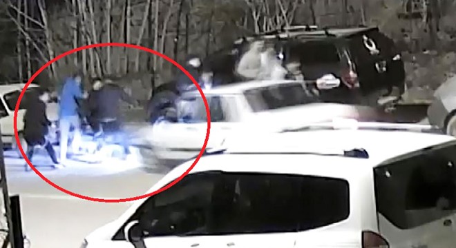 Otomobil öğrencilerin arasına daldı: 2 yaralı