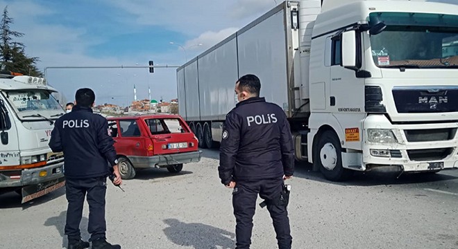 Otomobille TIR çarpıştı: 1 ölü