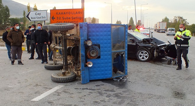 Otomobille tarım aracı çarpıştı: 2'si ağır, 7 yaralı