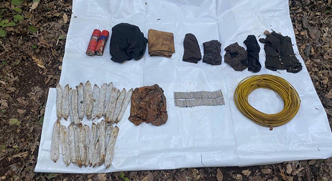 PKK'lı teröristlerin kullandığı mağarada patlayıcılar ele geçirildi