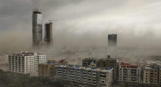 Pakistan'da şiddetli fırtına: 3 ölü, 20 yaralı