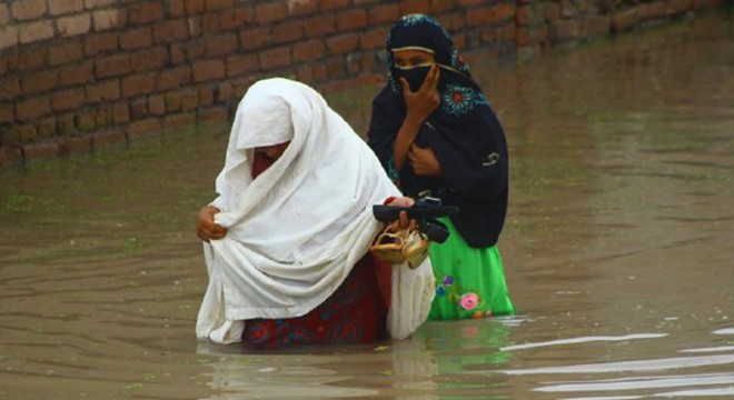 Pakistan’ı sel ve kar vurdu: En az 41 ölü