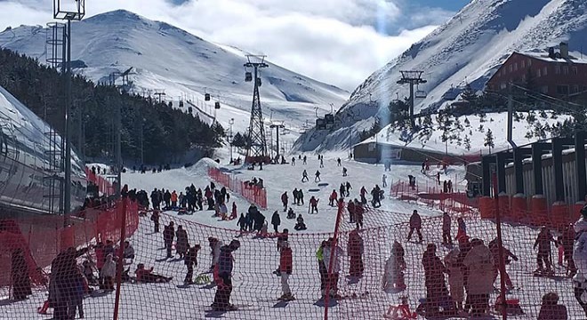 Palandöken'de kayakçılara kapalı olan alana çığ düştü