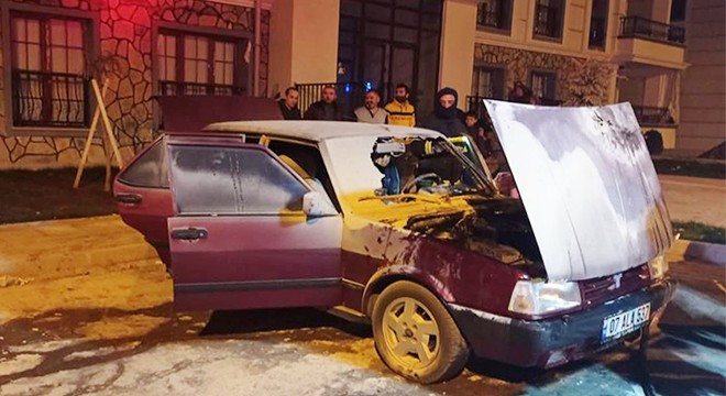 Park halindeki otomobil yandı