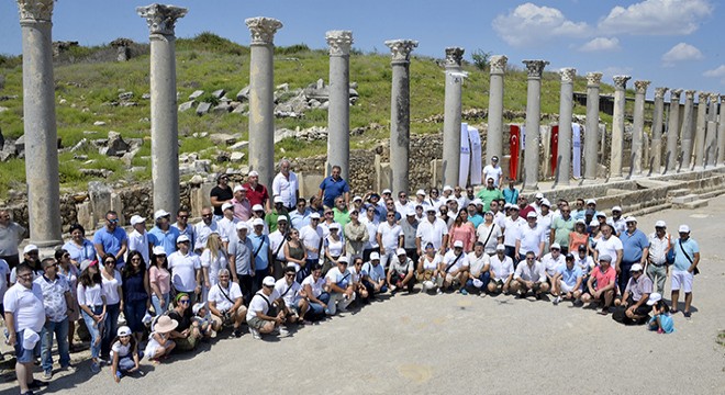 Perge'de rehberlerin topladıkları para ile 11 sütun dikildi