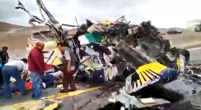 Peru'da iki otobüs kafa kafaya çarpıştı: 10 ölü, 40 yaralı