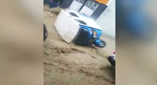Peru'da sağanak yağışlar sele neden oldu