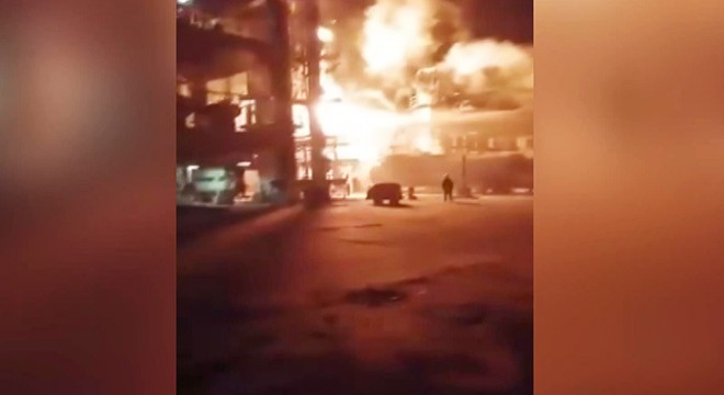 Petrol rafinerisi ve gaz istasyonlarına 3’lü saldırı