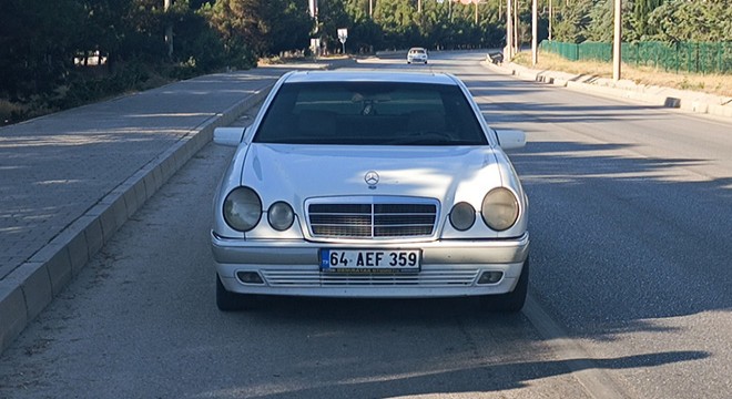 Plakasındaki harfleri bantlayan sürücüye ceza