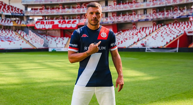 Podolski: Değerli forma için de sonuna kadar savaşacağım