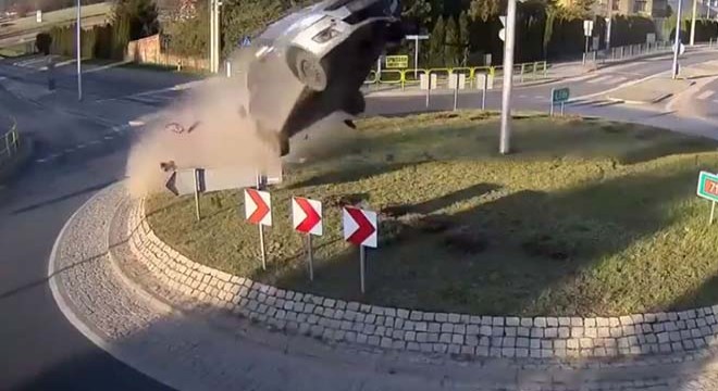 Polonya'da alkollü sürücü dehşet saçtı