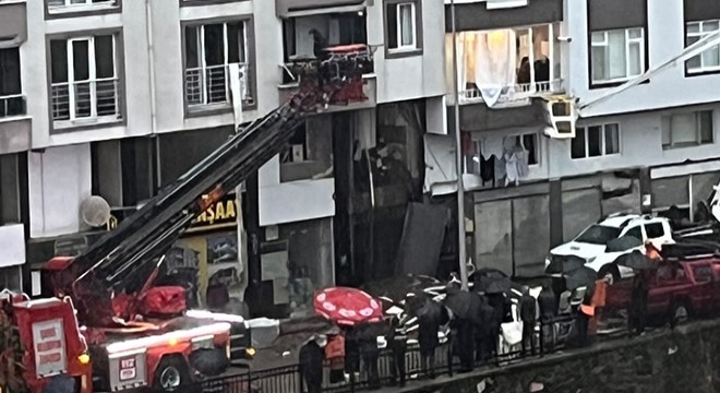 Rize'de heyelan: 1 ölü, 2 bina tahliye edildi