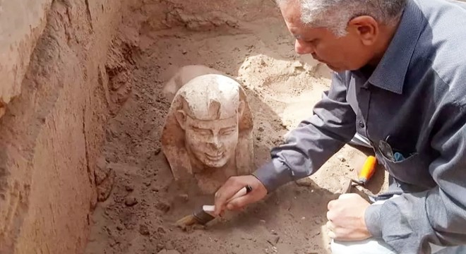 İmparator Claudius'u temsil ettiği düşünülen sfenks bulundu