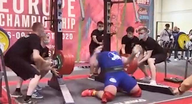 Rus halterci 400 kilogram kaldırmaya çalışırken dizlerini kırdı